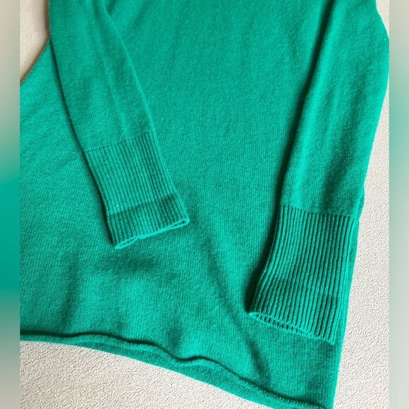 ATHLETA 100% Cashmere Turtleneck Surrey Sweater Size S Peridot Green - Picture 7 of 16